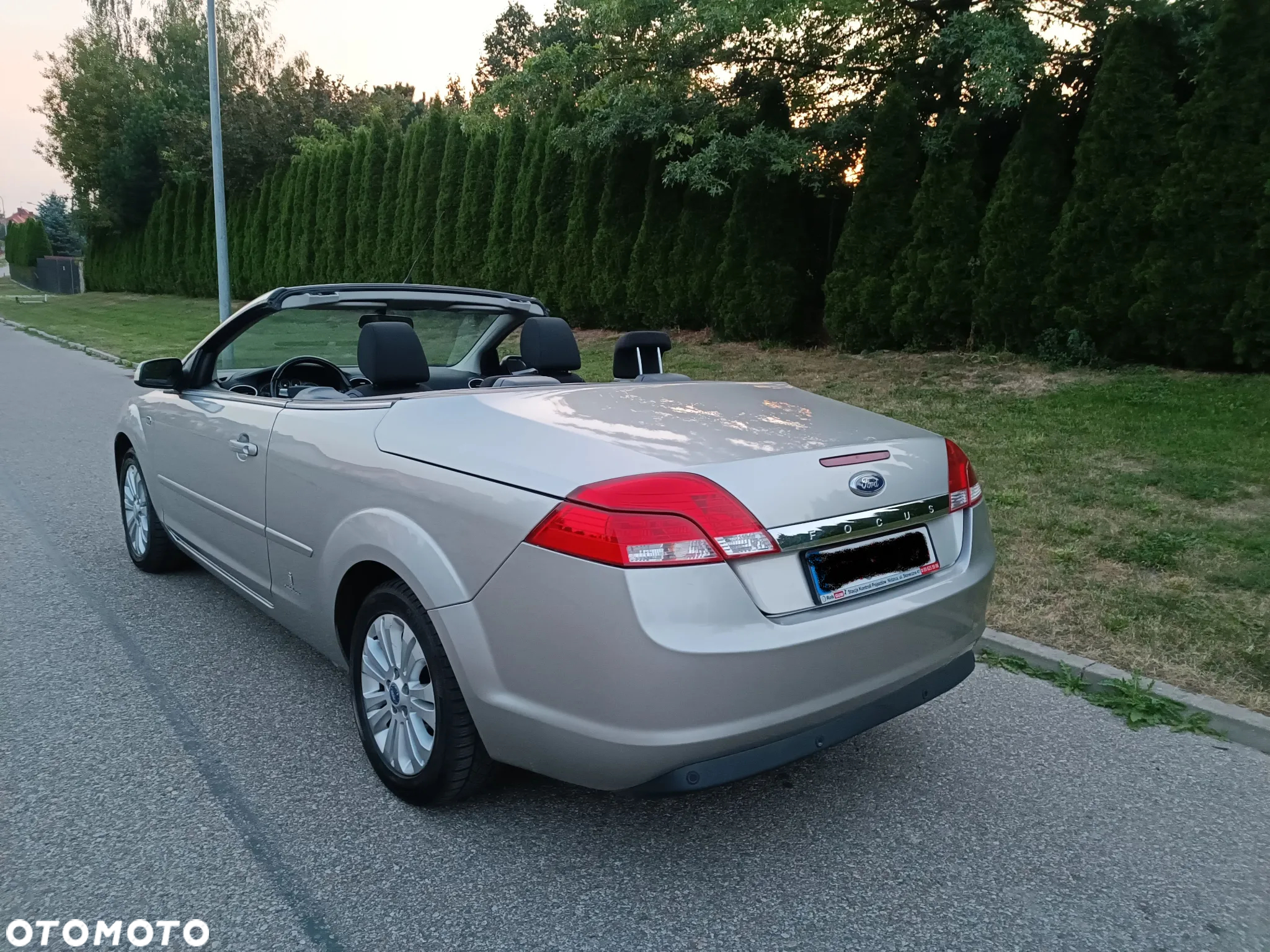 Ford Focus Coupe-Cabriolet 2.0 16V Titanium - 10