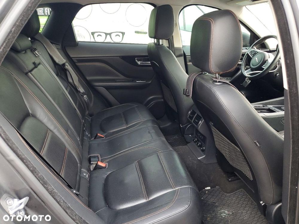 Jaguar F-Pace 25t AWD Prestige - 11