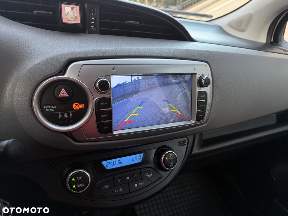 Toyota Yaris Hybrid 100 Active - 24