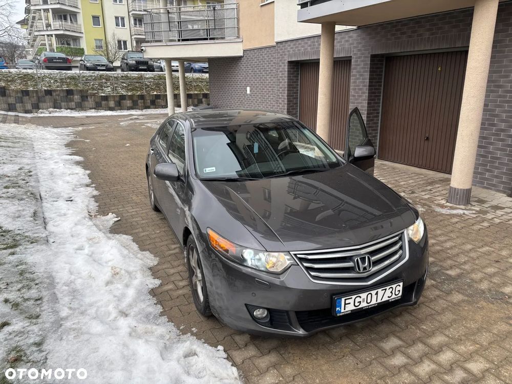 Honda Accord 2.0 Executive Nav - 1