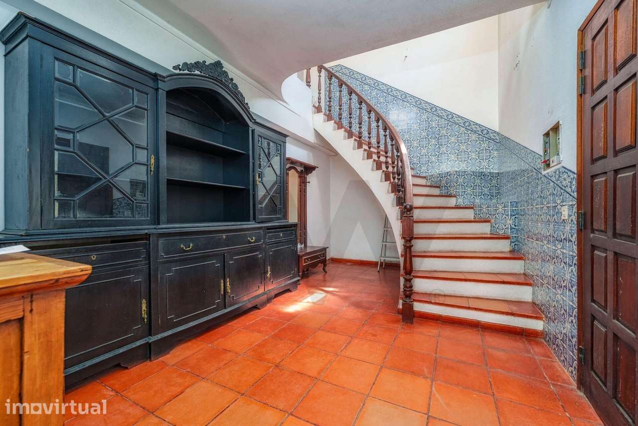 Moradia T5 isolada, com elevado potencial de investimento em Gambelas - Grande imagem: 5/60