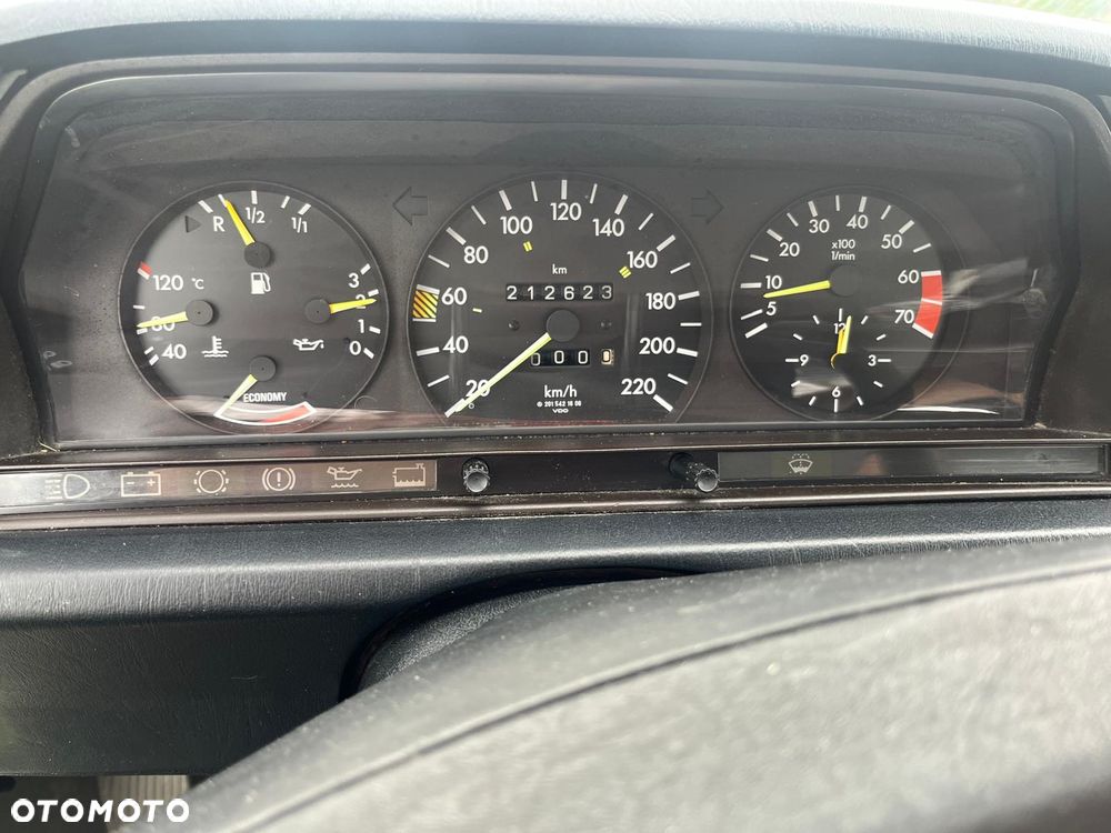 Mercedes-Benz W201 (190) - 11