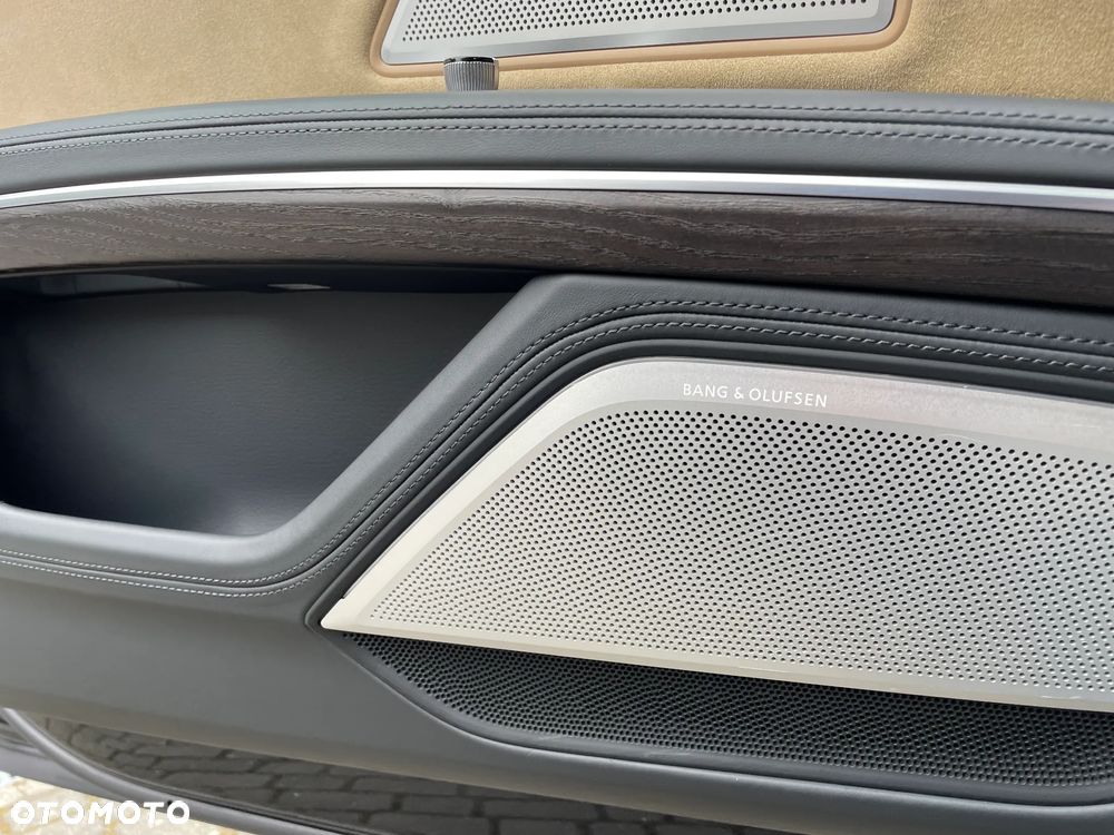 Audi A8 - 40
