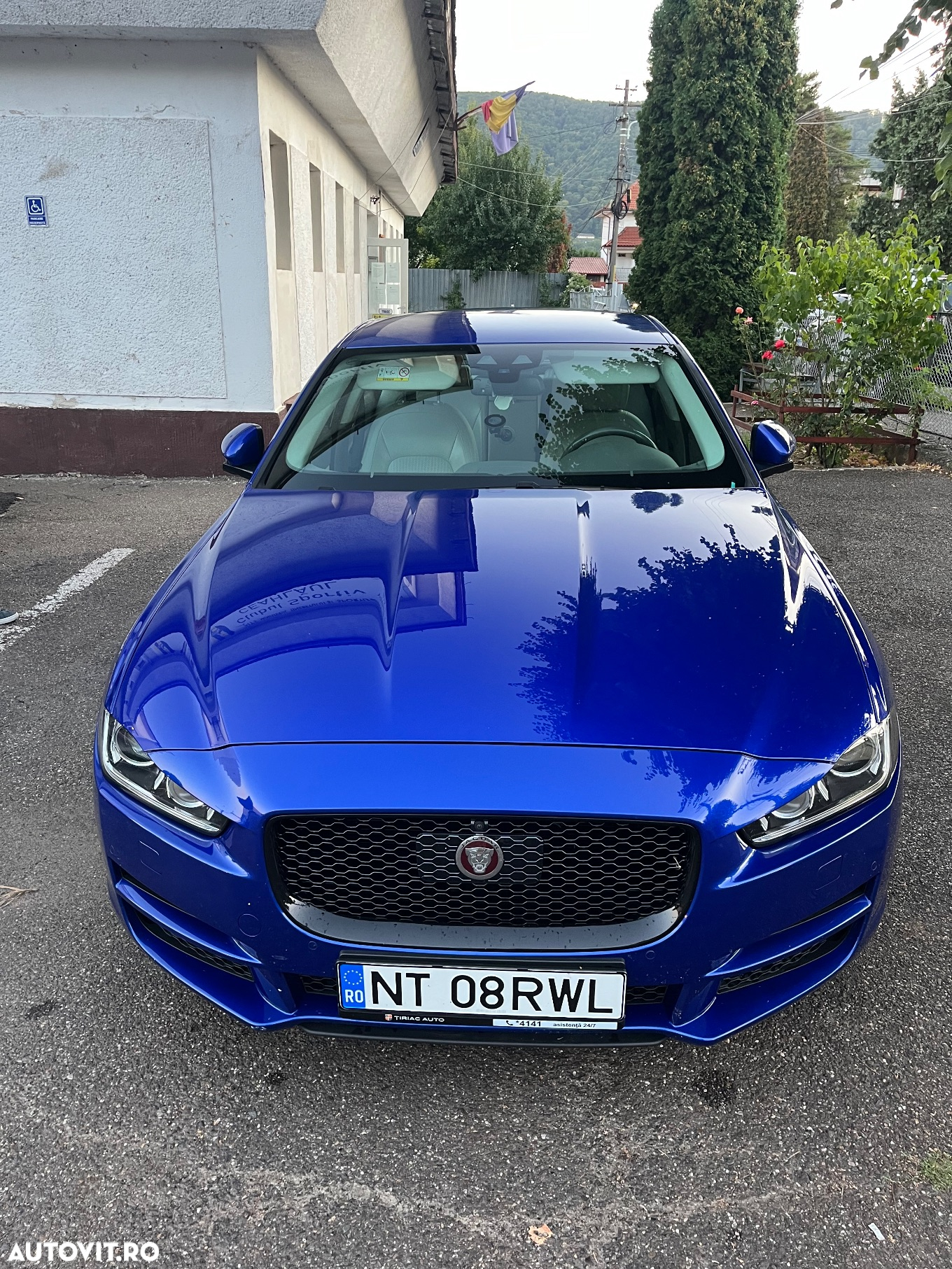 Jaguar XE - 3