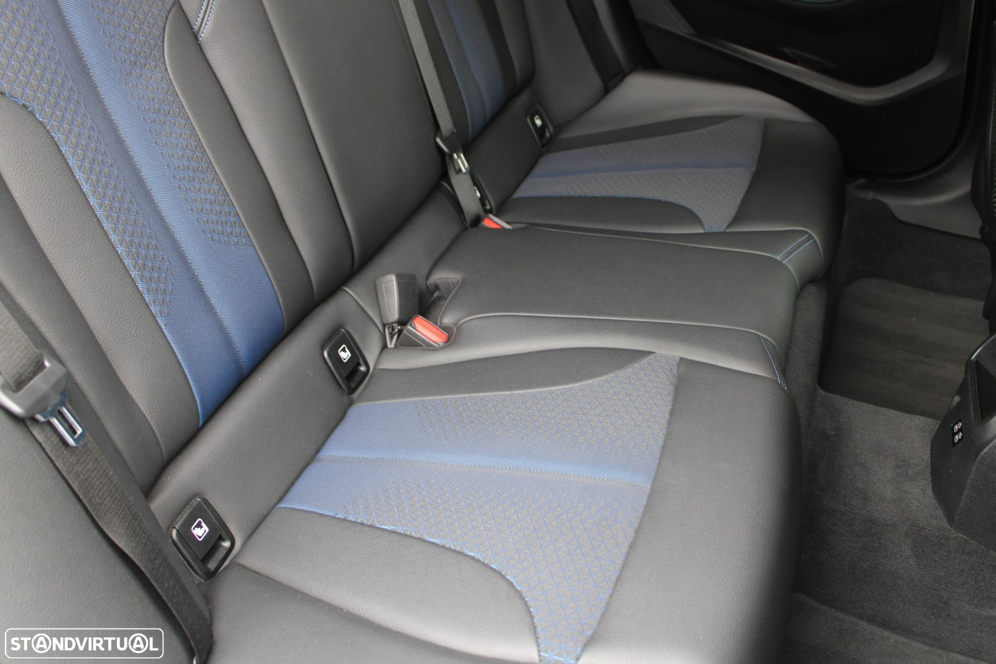 BMW 118 i Pack Desportivo M Auto - 26