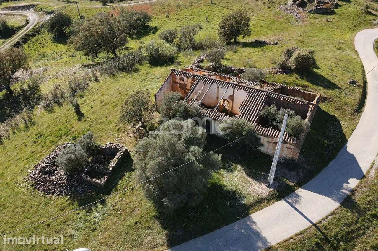 Fantástica Moradia para recuperar c/ 170m2, São Bartolomeu de Messi... - Grande imagem: 2/19