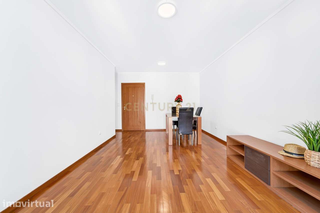 Apartamento T2 no Centro de Santa Cruz – Conforto e Centralidade - Grande imagem: 5/28