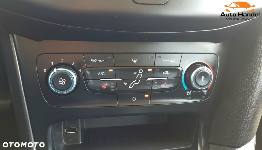 Ford Focus 1.0 EcoBoost STart-Stopp-System TITANIUM - 34