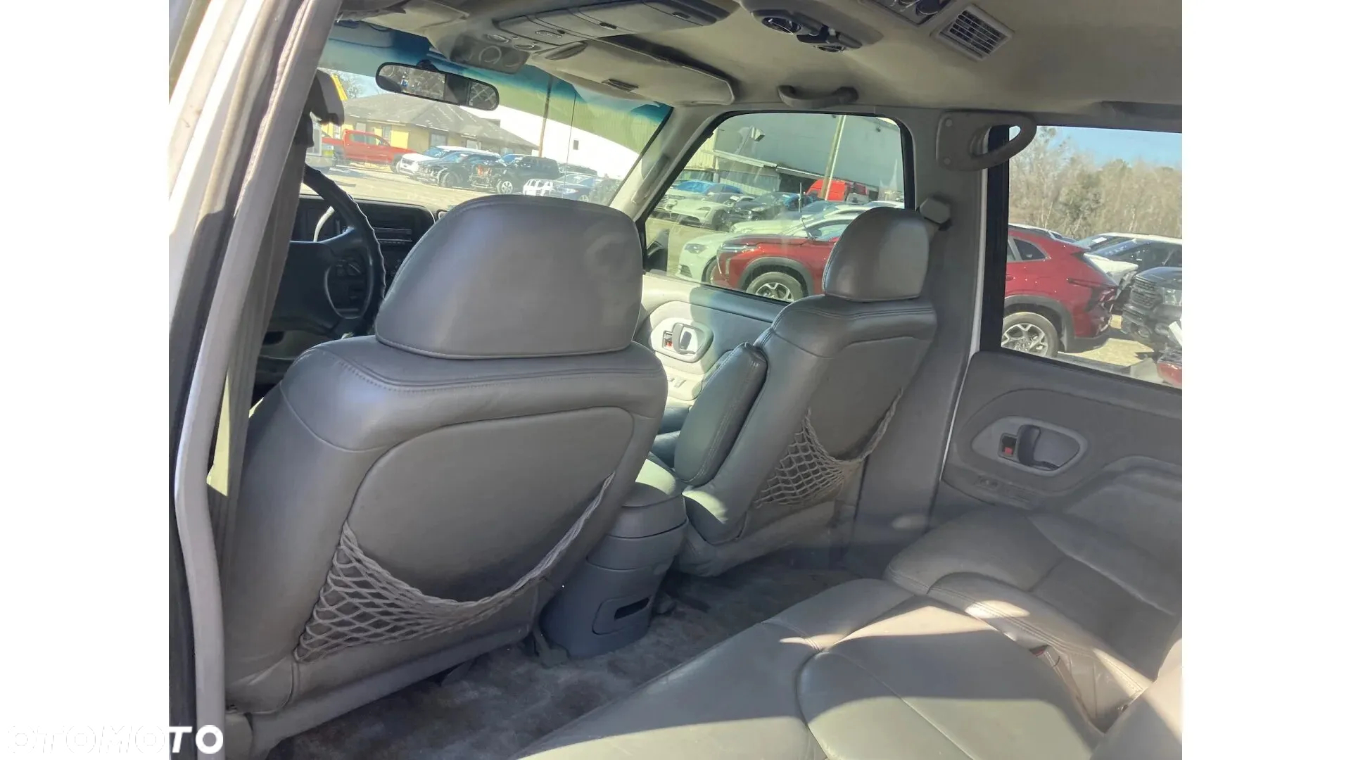 Chevrolet Suburban - 18