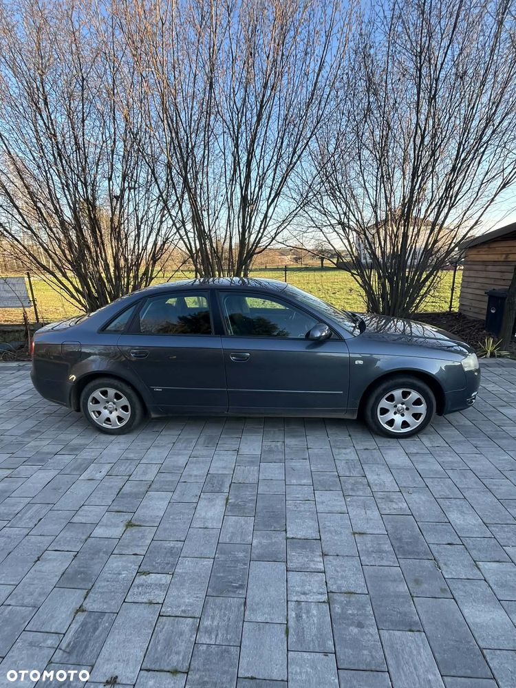 Audi A4 Limousine - 4