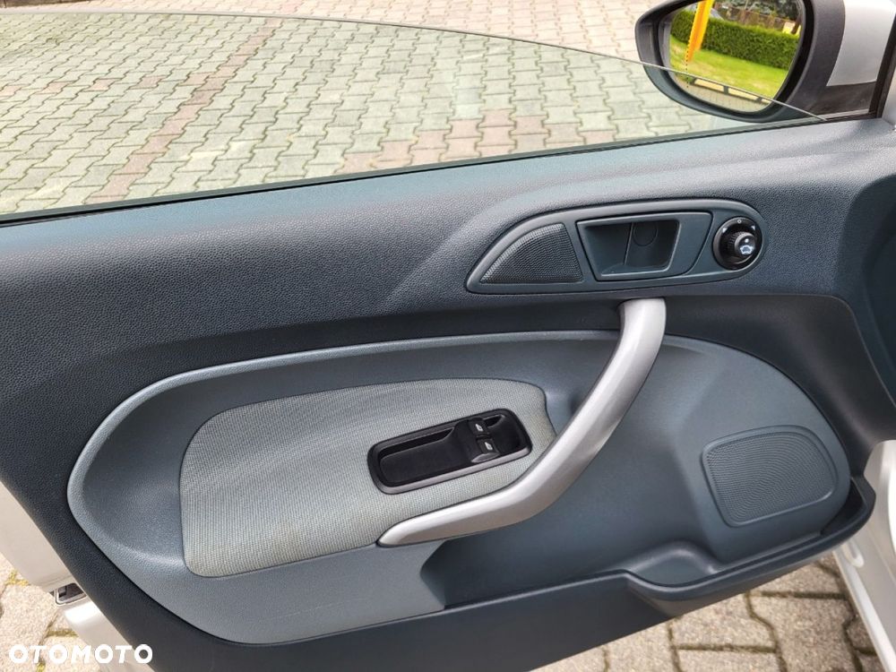 Ford Fiesta - 32