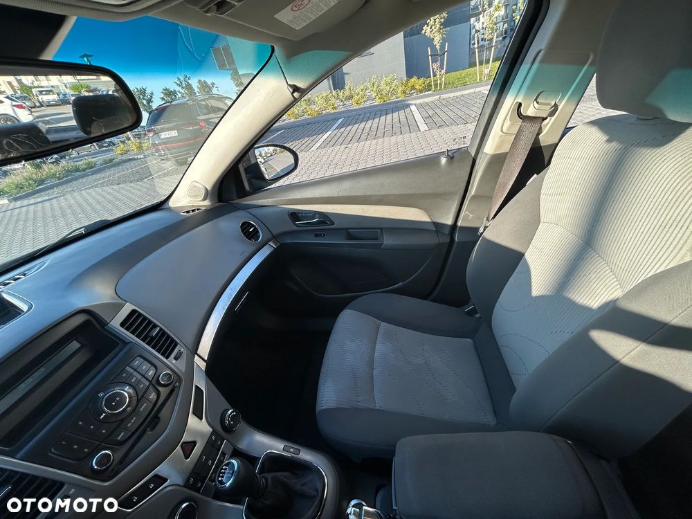 Chevrolet Cruze 1.6 Base - 11