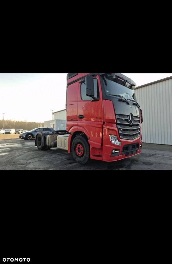 Mercedes-Benz Actros - 3