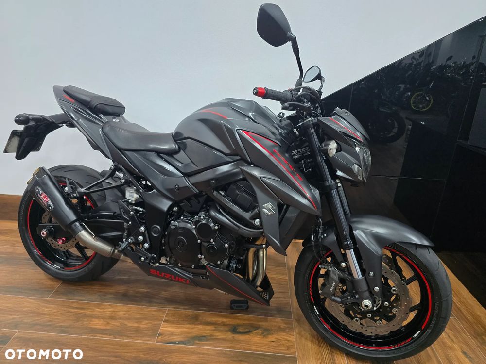 Suzuki GSX - 31
