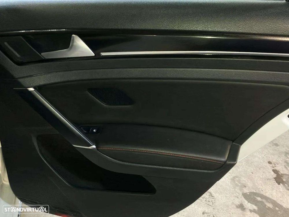 VW Golf 2.0 TSI GTI DSG Performance - 24