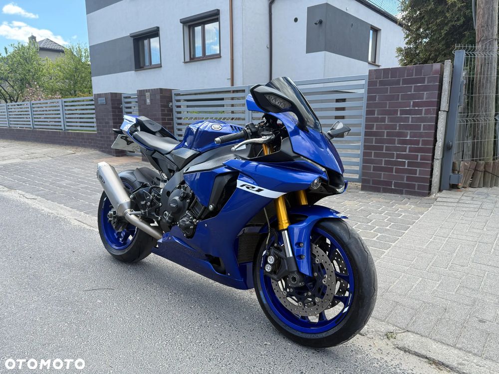 Yamaha R1 - 8