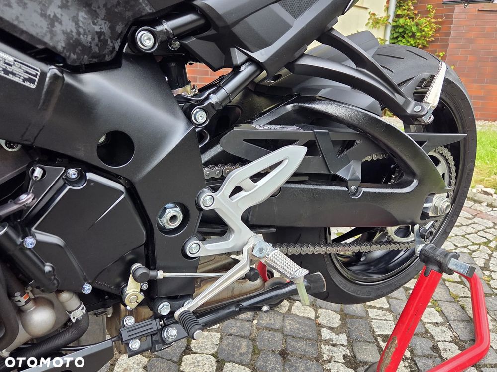 Suzuki GSX - 31