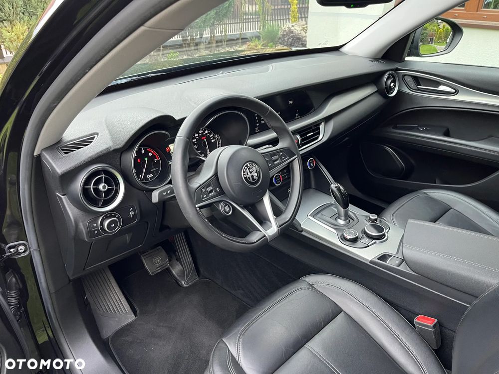 Alfa Romeo Stelvio - 9