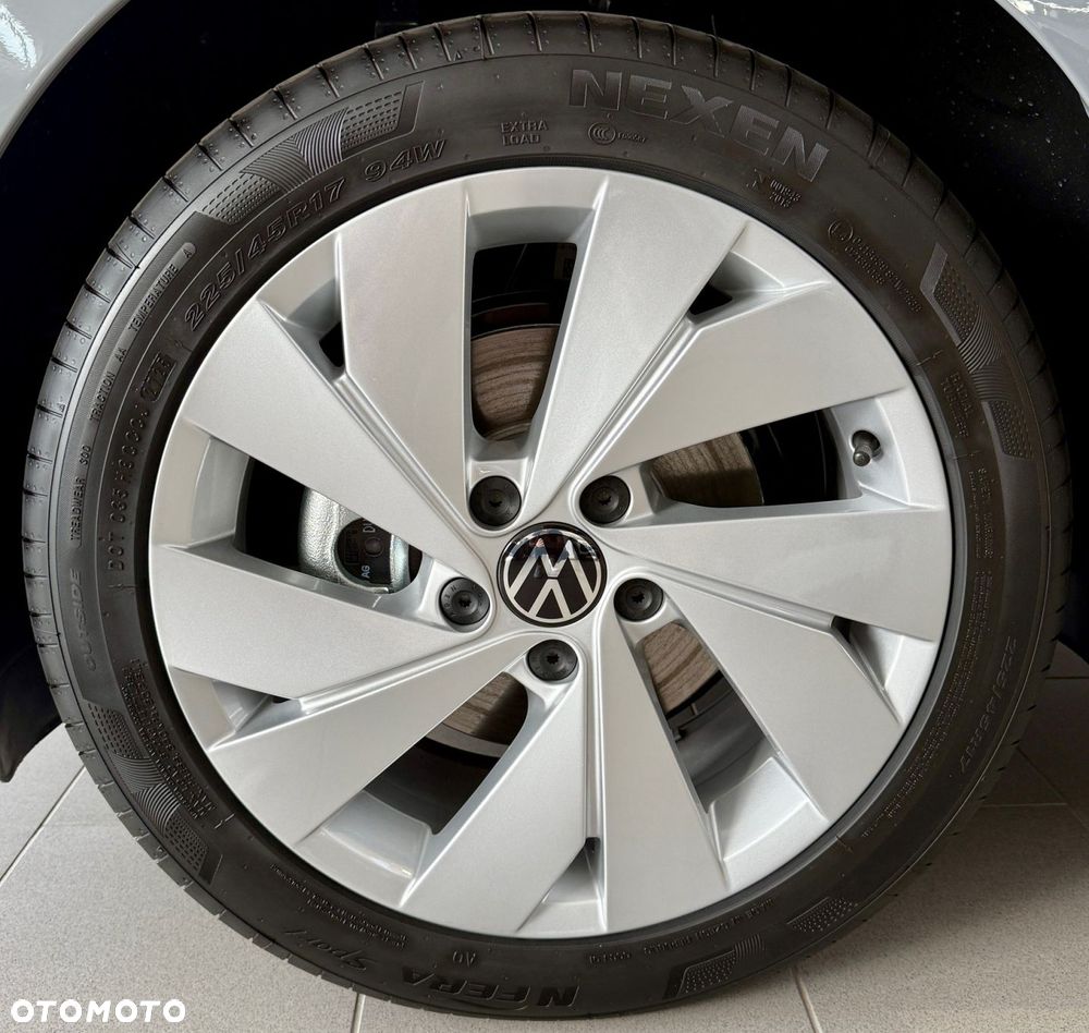 Volkswagen Golf VIII 1.5 TSI Life Plus - 11