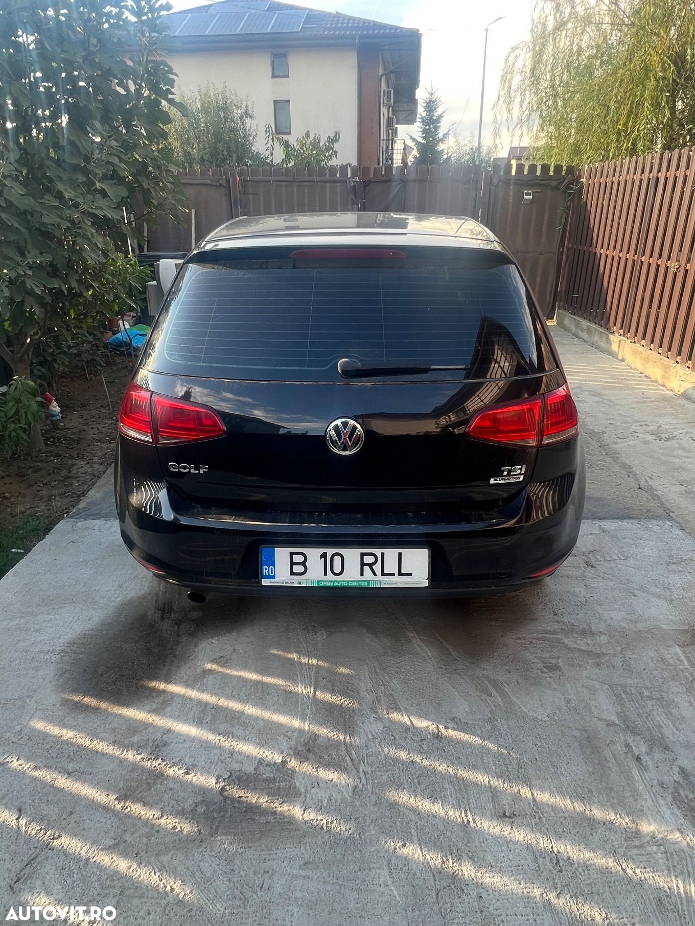Volkswagen Golf - 1