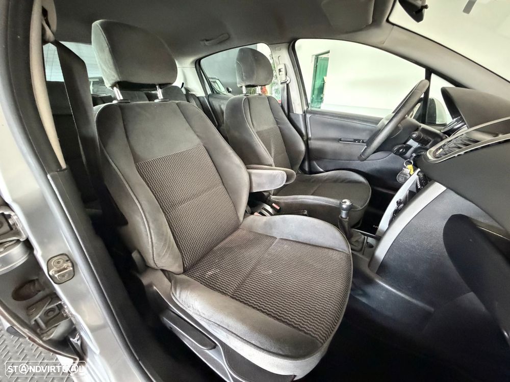 Peugeot 207 1.4 16V Premium - 25