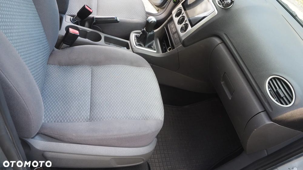 Ford Focus 1.6 16V Trend - 21