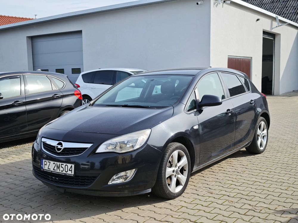 Opel Astra 2011 photo 3