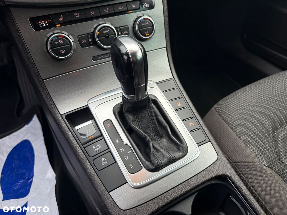 Volkswagen Passat 2.0 TDI Comfortline DSG - 27