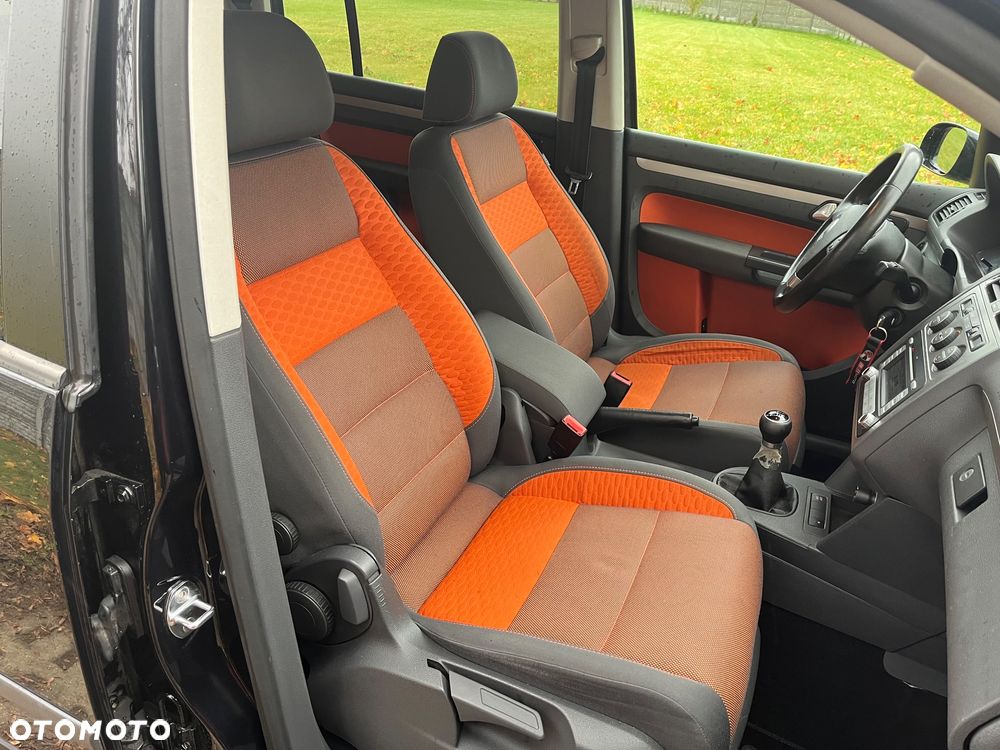 Volkswagen Touran 2.0 TDI DPF Cross - 11