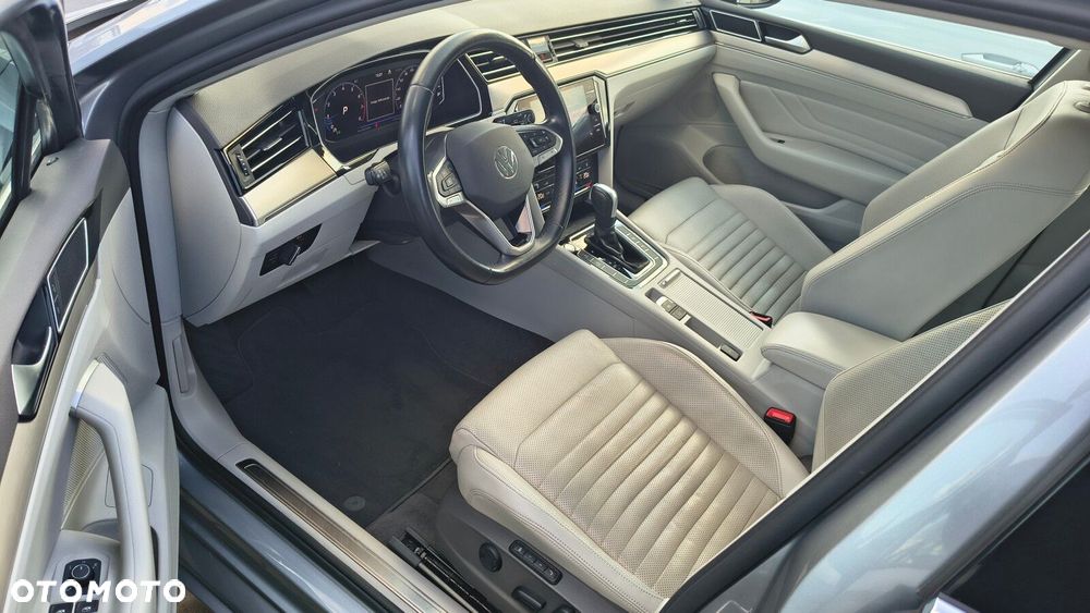 Volkswagen Passat - 11