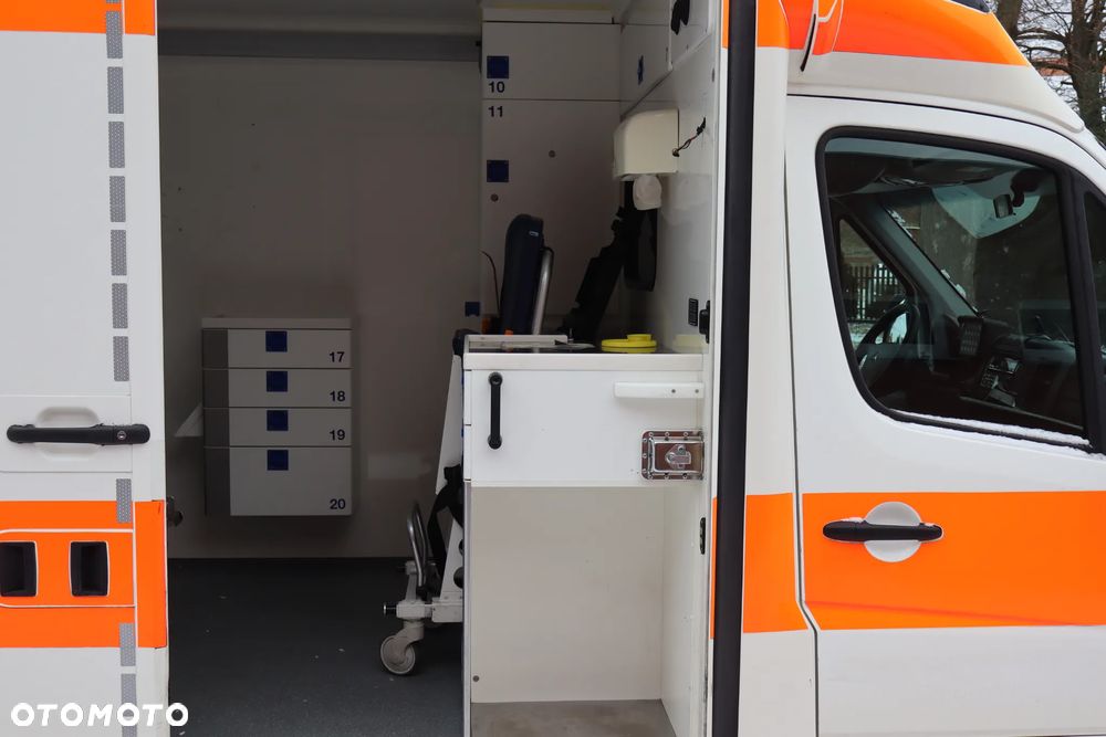 Mercedes-Benz SPRINTER - 15