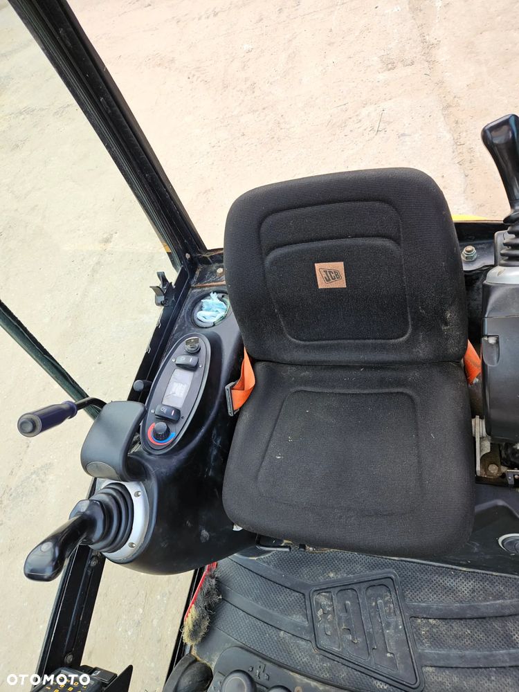 JCB 8018 - 7