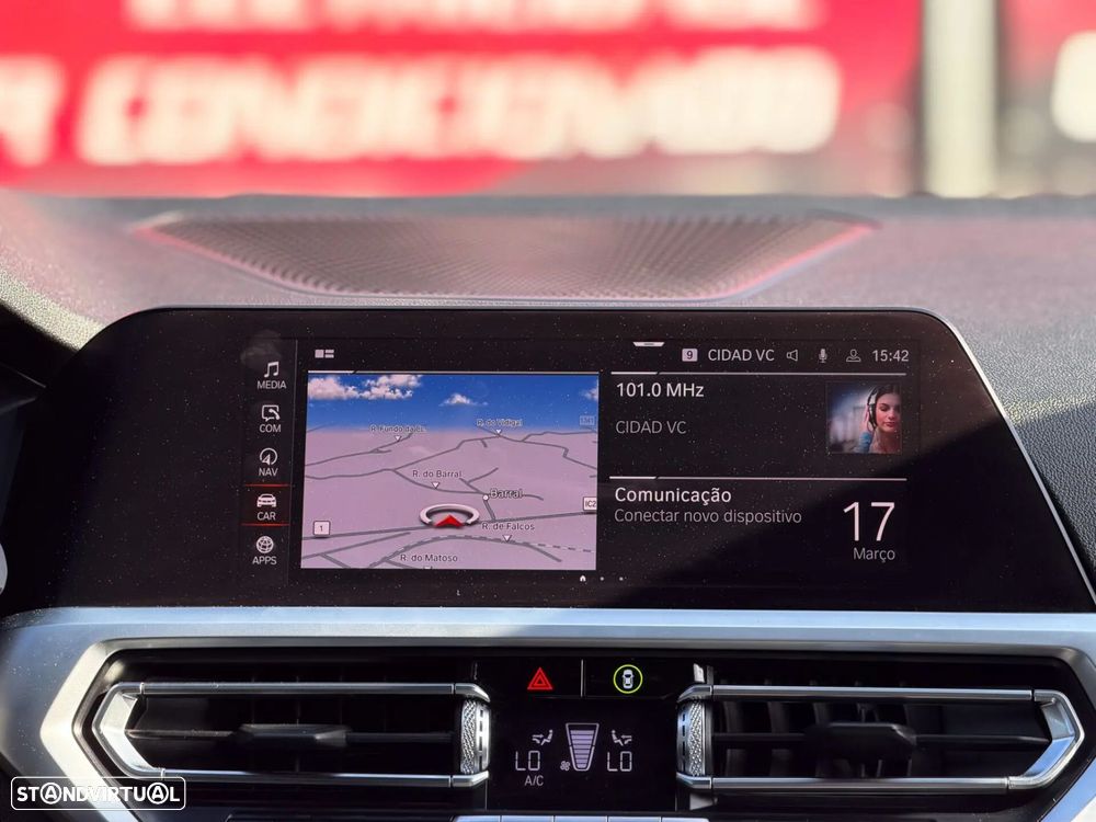 BMW 320 d Pack Desportivo M Auto - 17