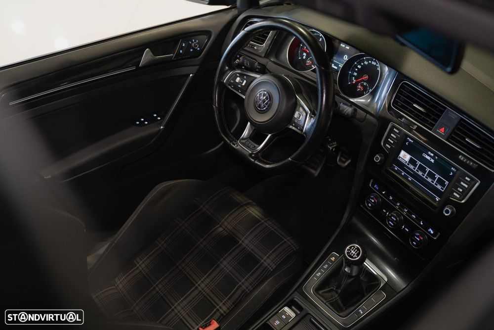 VW Golf GTD BlueMotion - 24