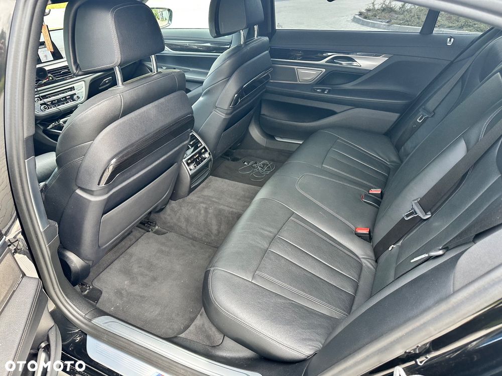 BMW Seria 7 740Li - 21