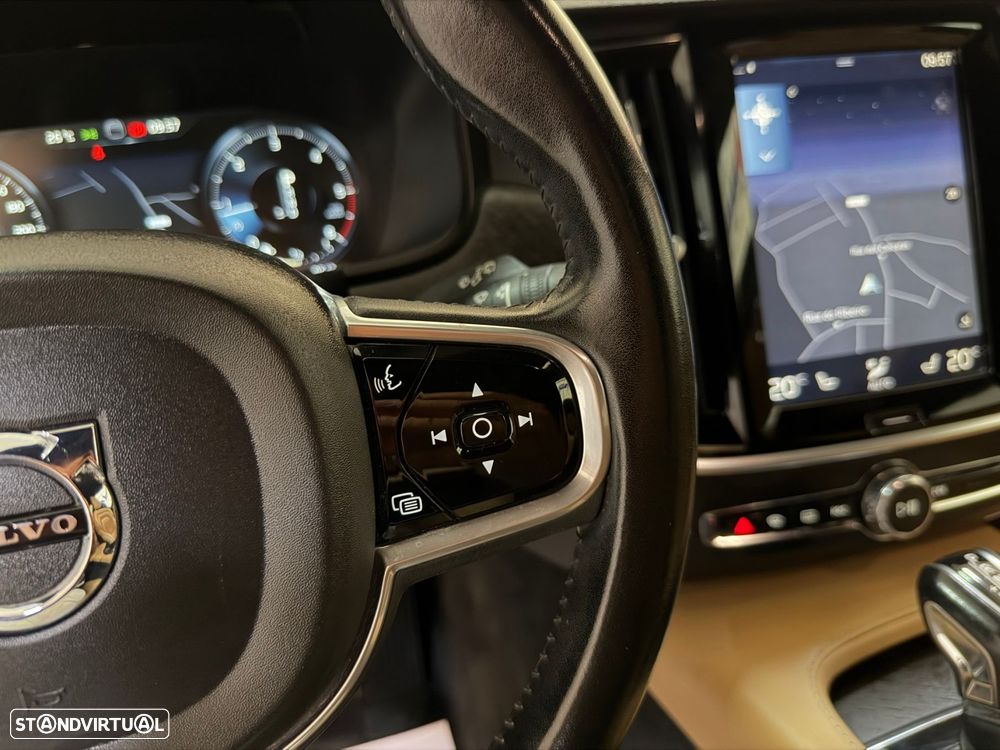 Volvo V90 Cross Country 2.0 D4 Pro AWD Geartronic - 22