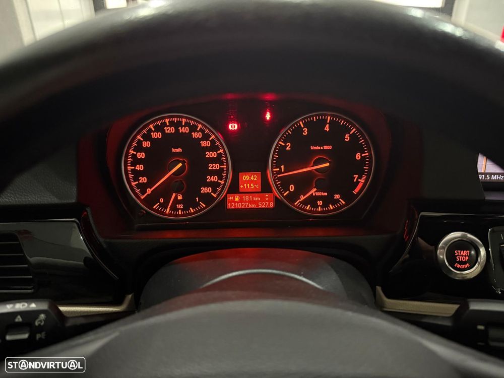 BMW 320 i Edition Exclusive - 28