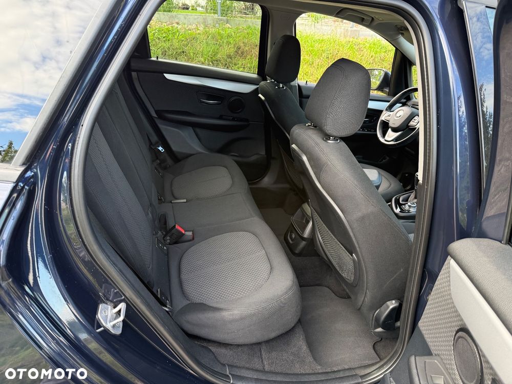 BMW Seria 2 216d - 10