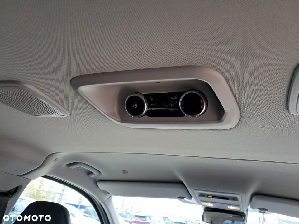 Ford Tourneo Custom - 16