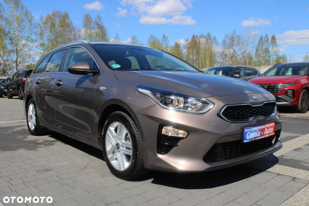 Kia Ceed - 11
