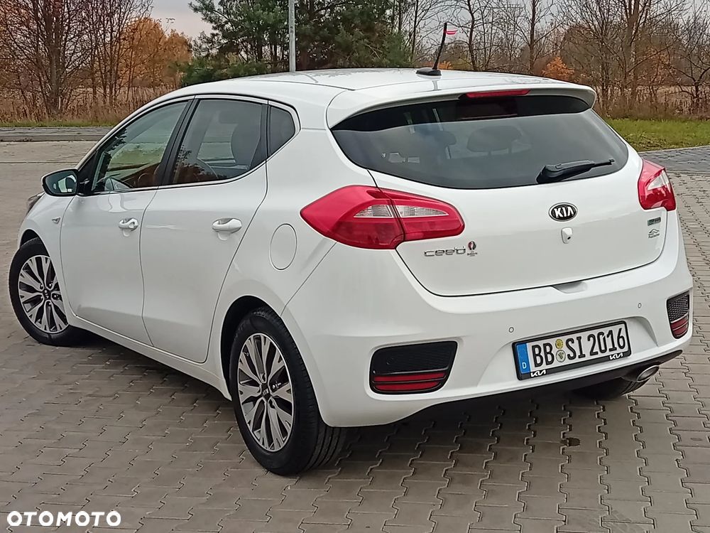 Kia Ceed - 8