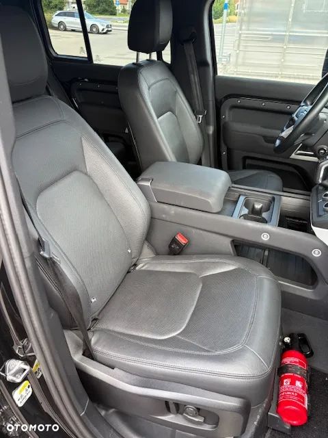 Land Rover Defender - 22