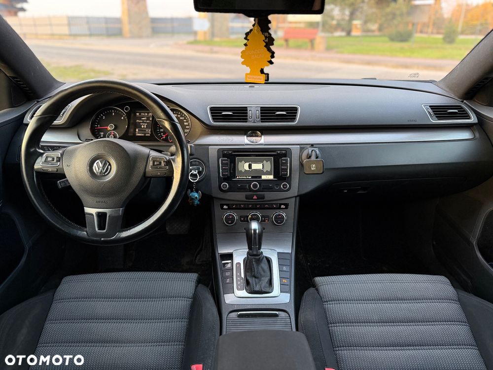 Volkswagen Passat 2.0 TDI Comfortline DSG - 5