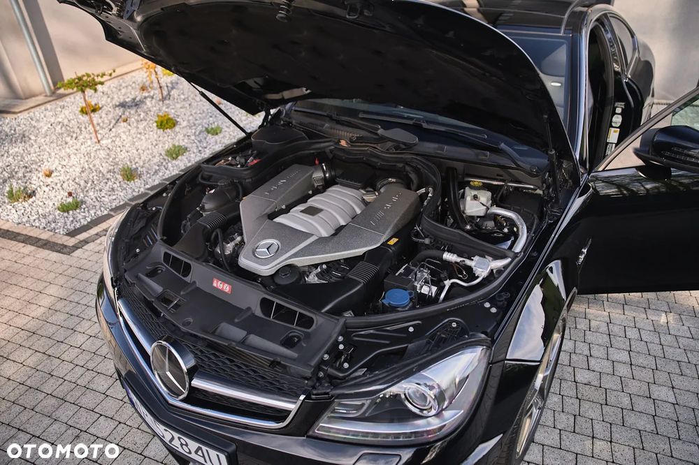 Mercedes-Benz Klasa C 63 AMG - 21