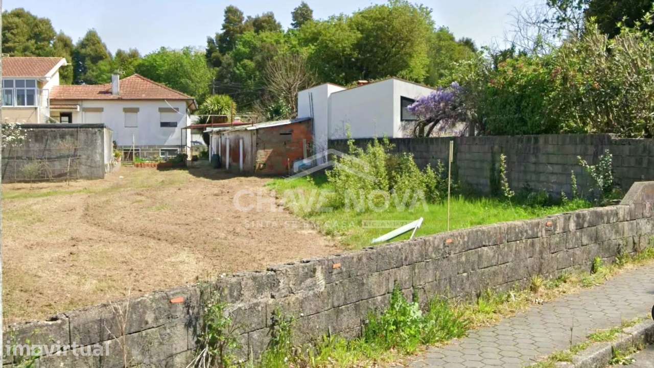 Terreno para Moradia de 3 Frentes - Grande imagem: 2/3