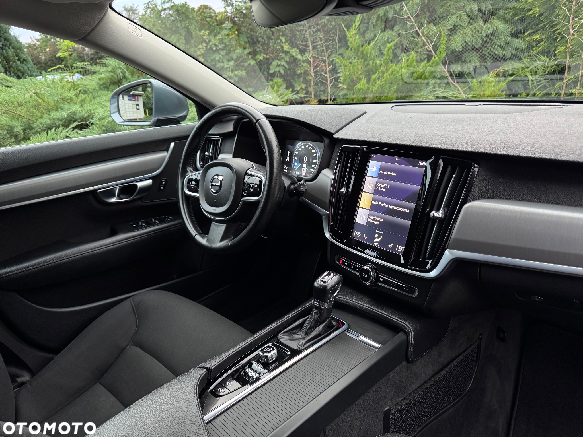 Volvo V90 D3 Geartronic Momentum Pro - 33