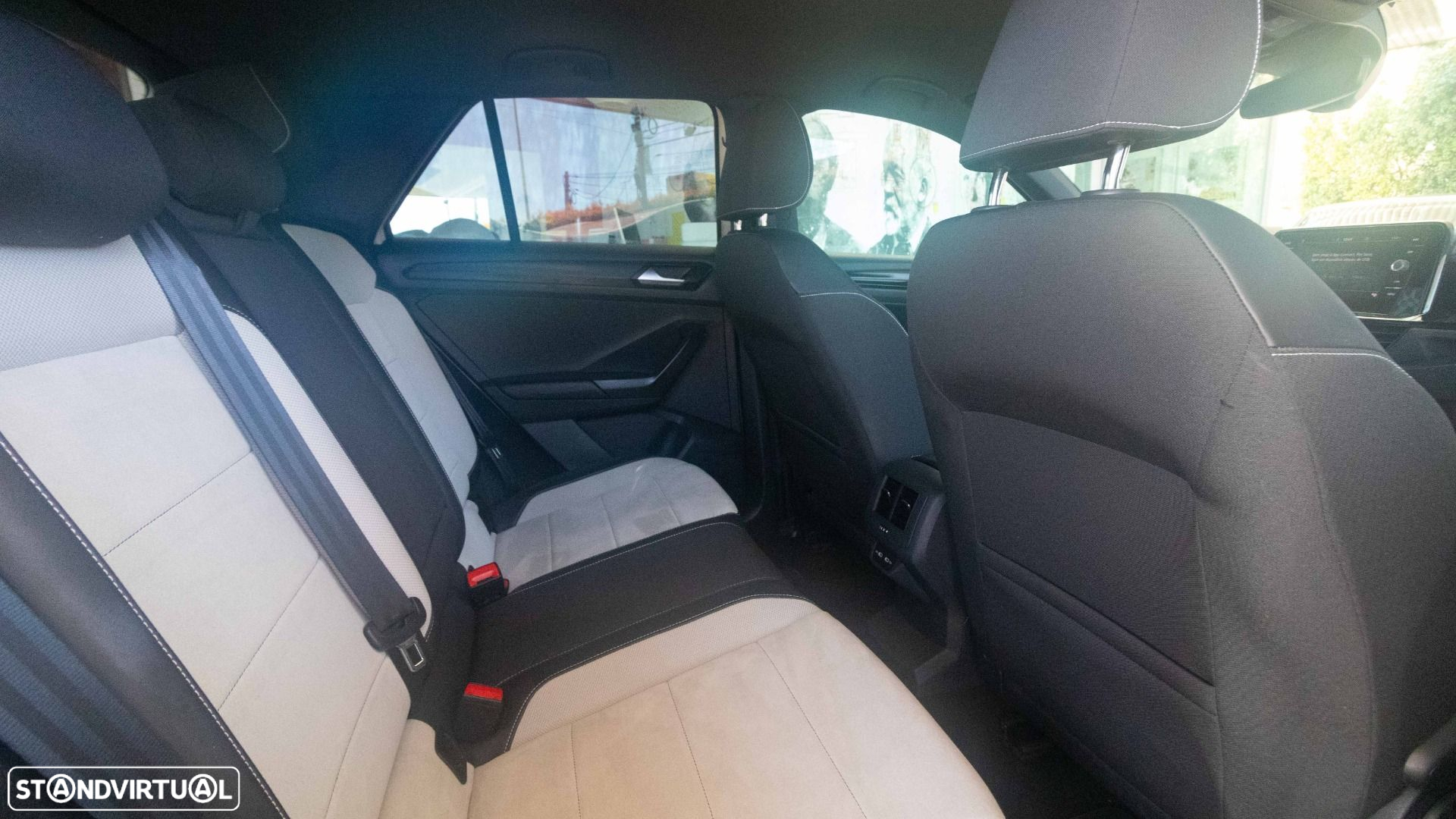 VW T-Roc 1.5 TSI Style DSG - 8