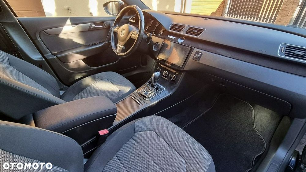 Volkswagen Passat - 12