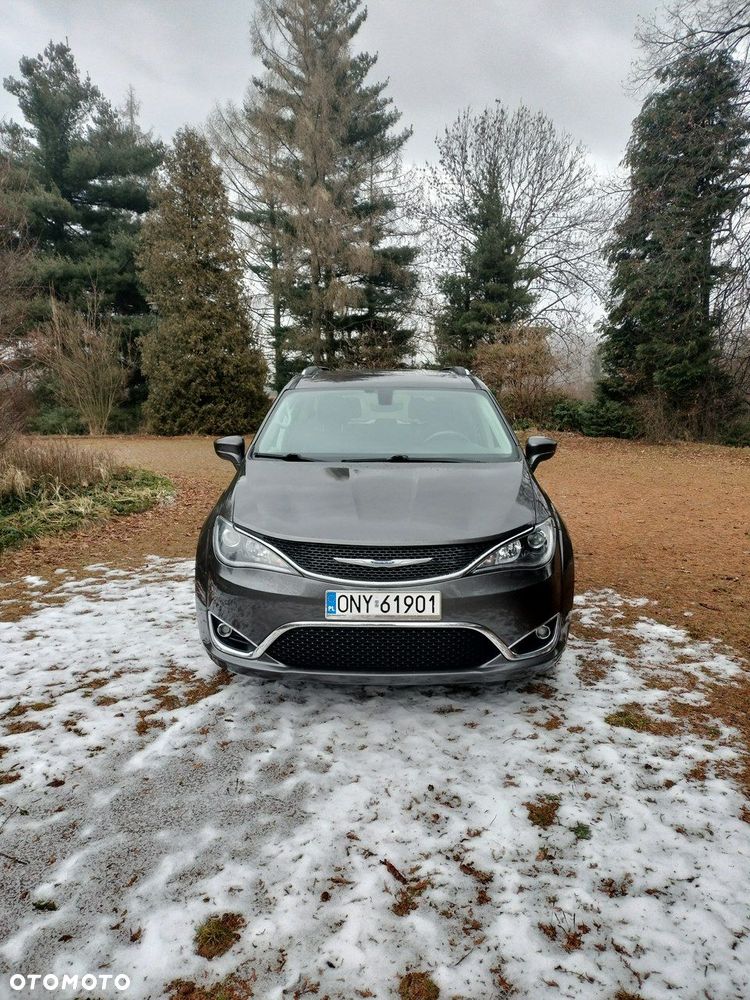 Chrysler Pacifica - 16