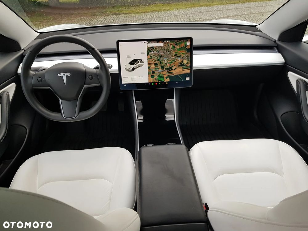 Tesla Model 3 - 9
